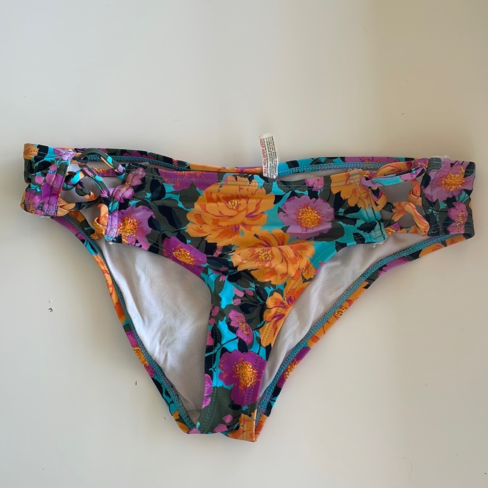 Urban Outfitters Bikini Bottom Floral Medium